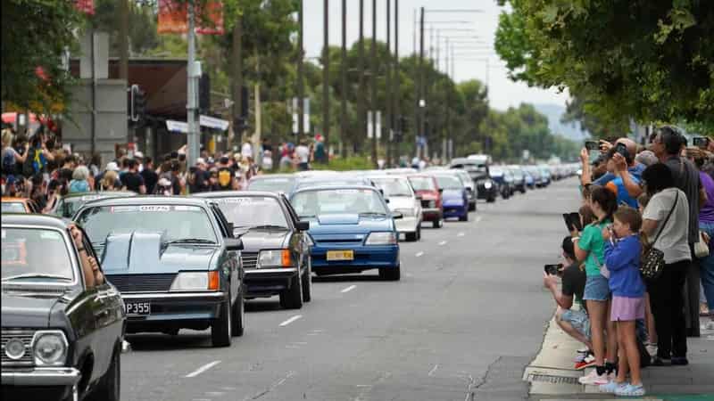 Police investigate Summernats brawl involving security