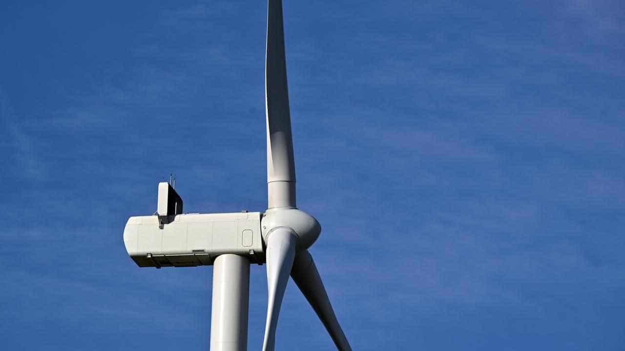 Labor committed to wind power after project blocked