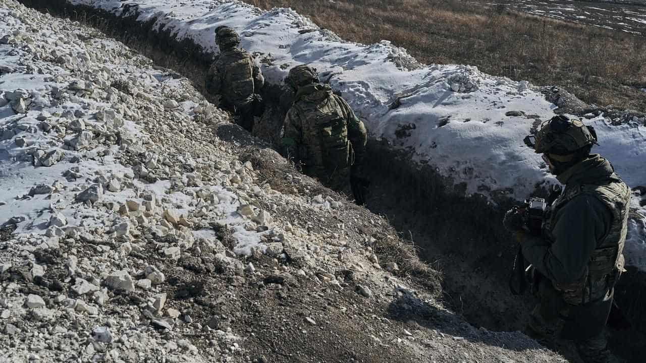 Barricades, trenches as Ukraine focus shifts to defence