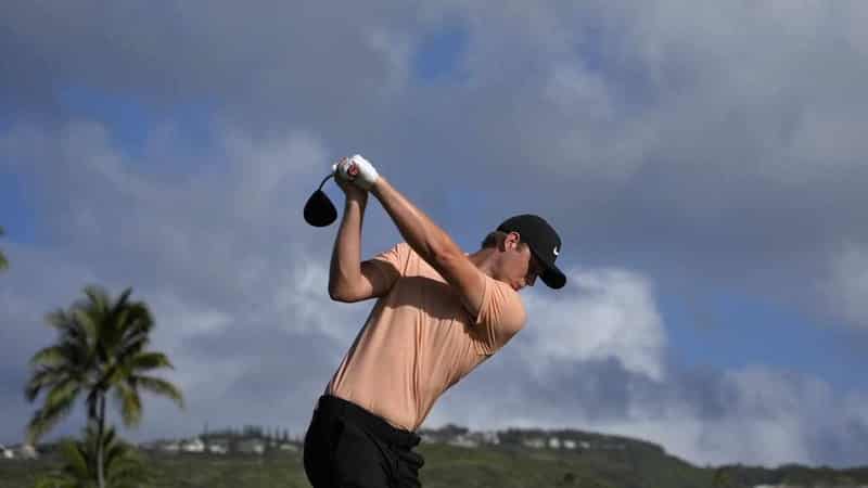 Davis ends with eagle in Hawaii but loses lead