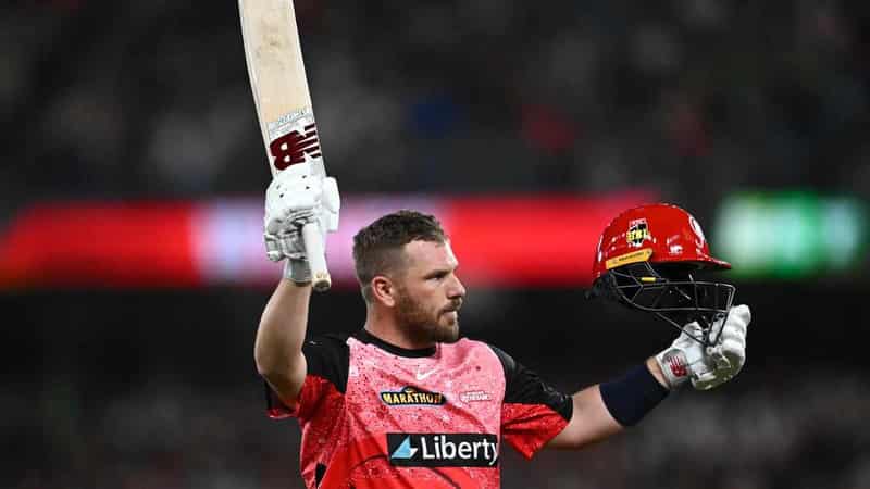 Finch suffers duck but lands a winning BBL send-off