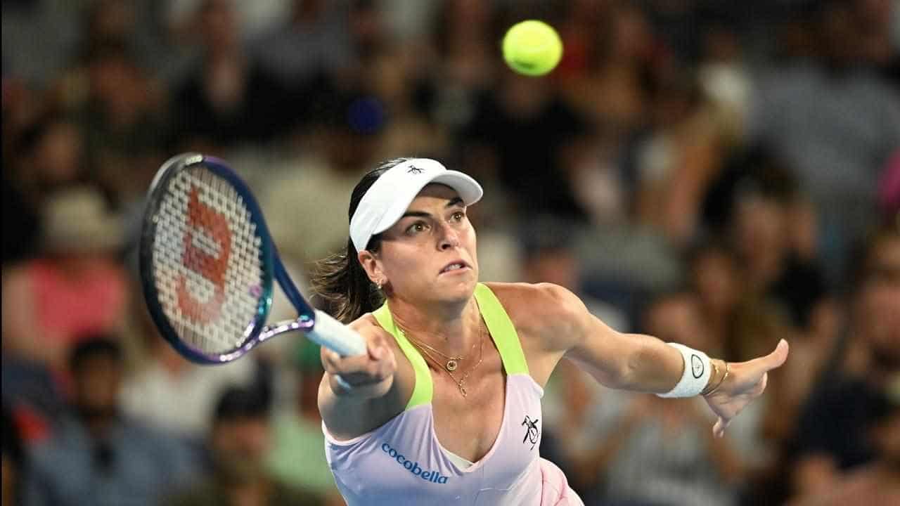 Battling Tomljanovic pulls off stunning Open comeback