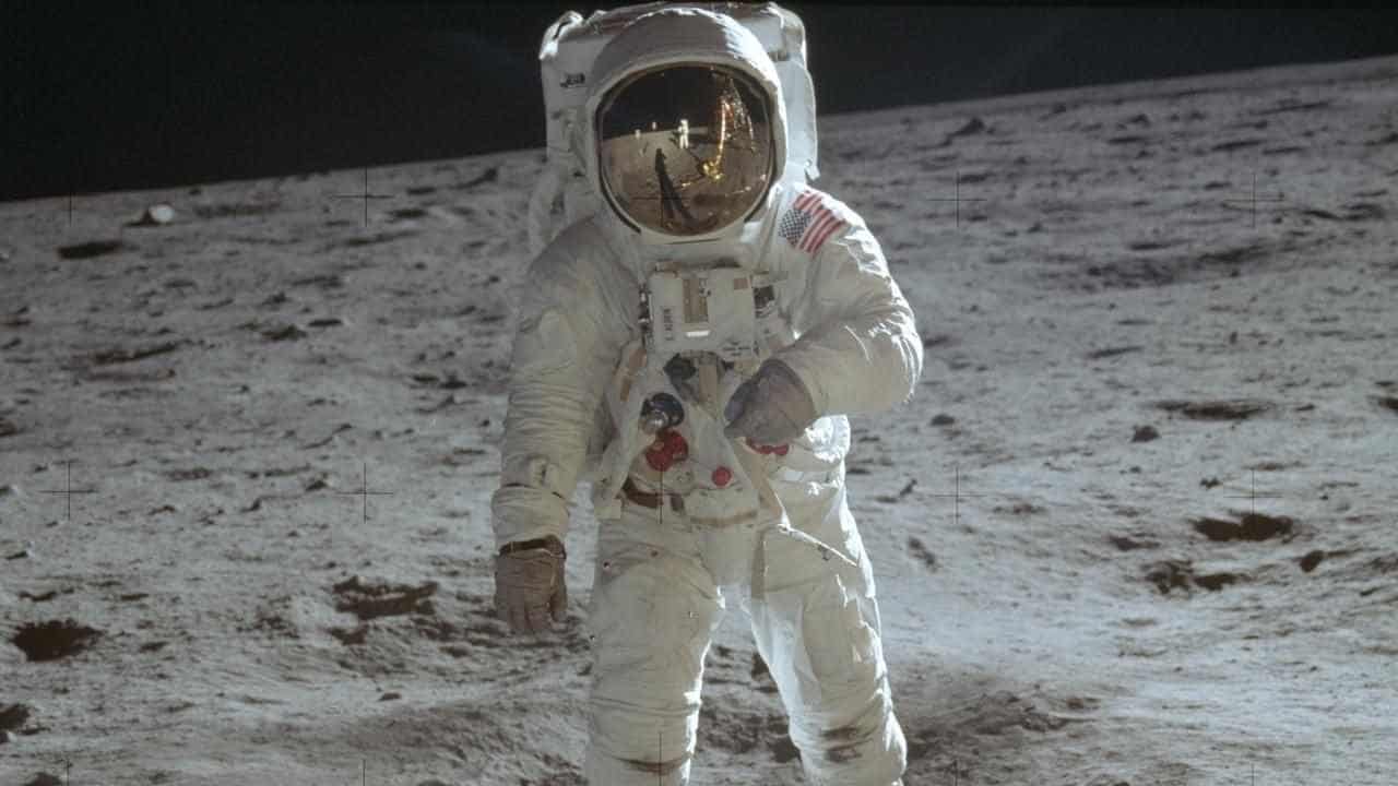 'Fake' moon landing claim orbits the simple facts