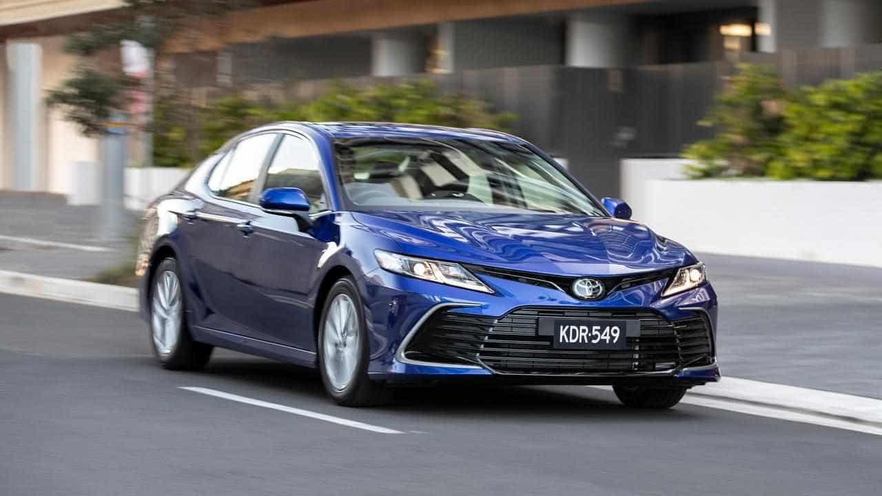 Hybrid hype drives Camry out of showrooms