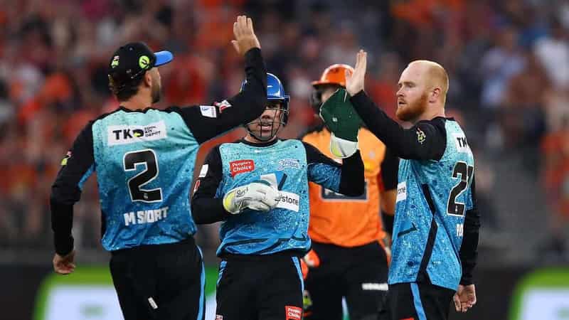 Strikers spin a web to upset Perth in BBL knockout