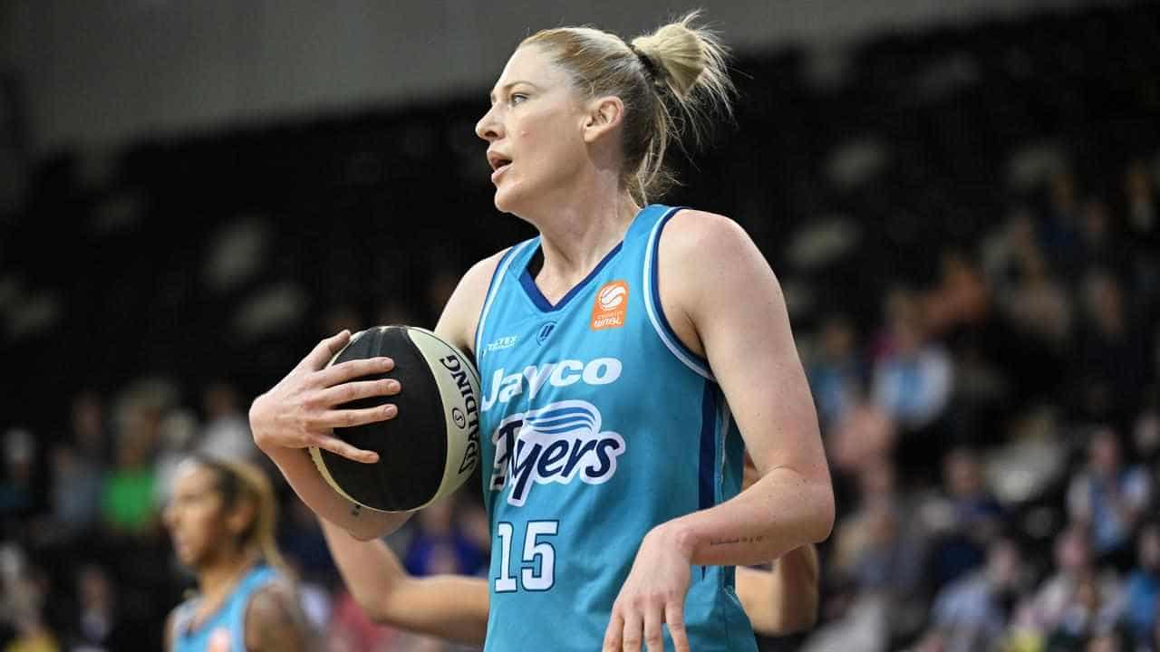 Jackson stars as Flyers win in her 200th WNBL game