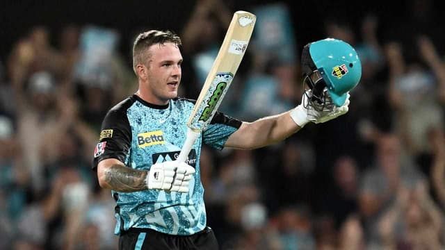 Brown's 'freak' innings sends Heat into BBL decider