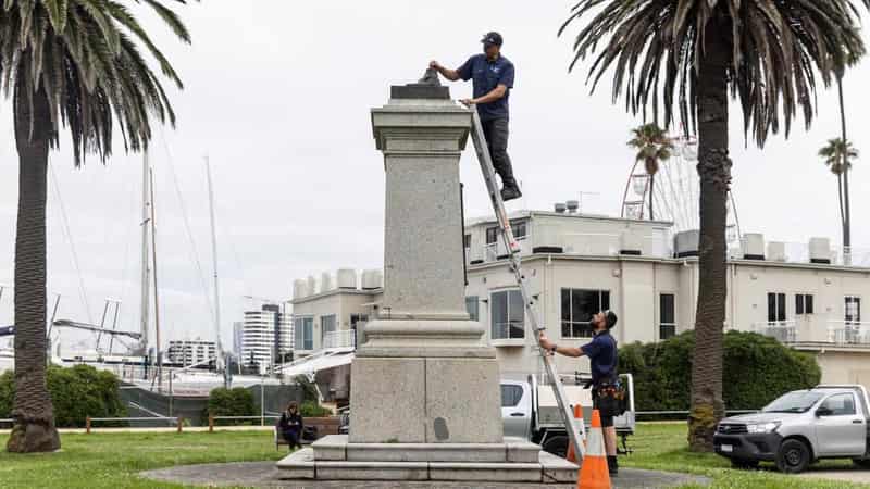 Captain Cook statue hacked, Queen memorial vandalised