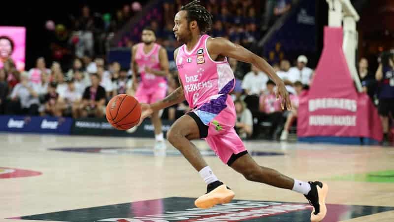 Breakers survive JackJumpers fightback in NBL