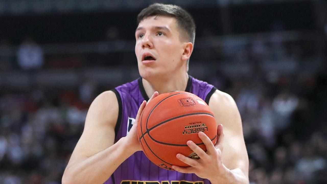 Vasiljevic stars as in-form 36ers smash Taipans in NBL