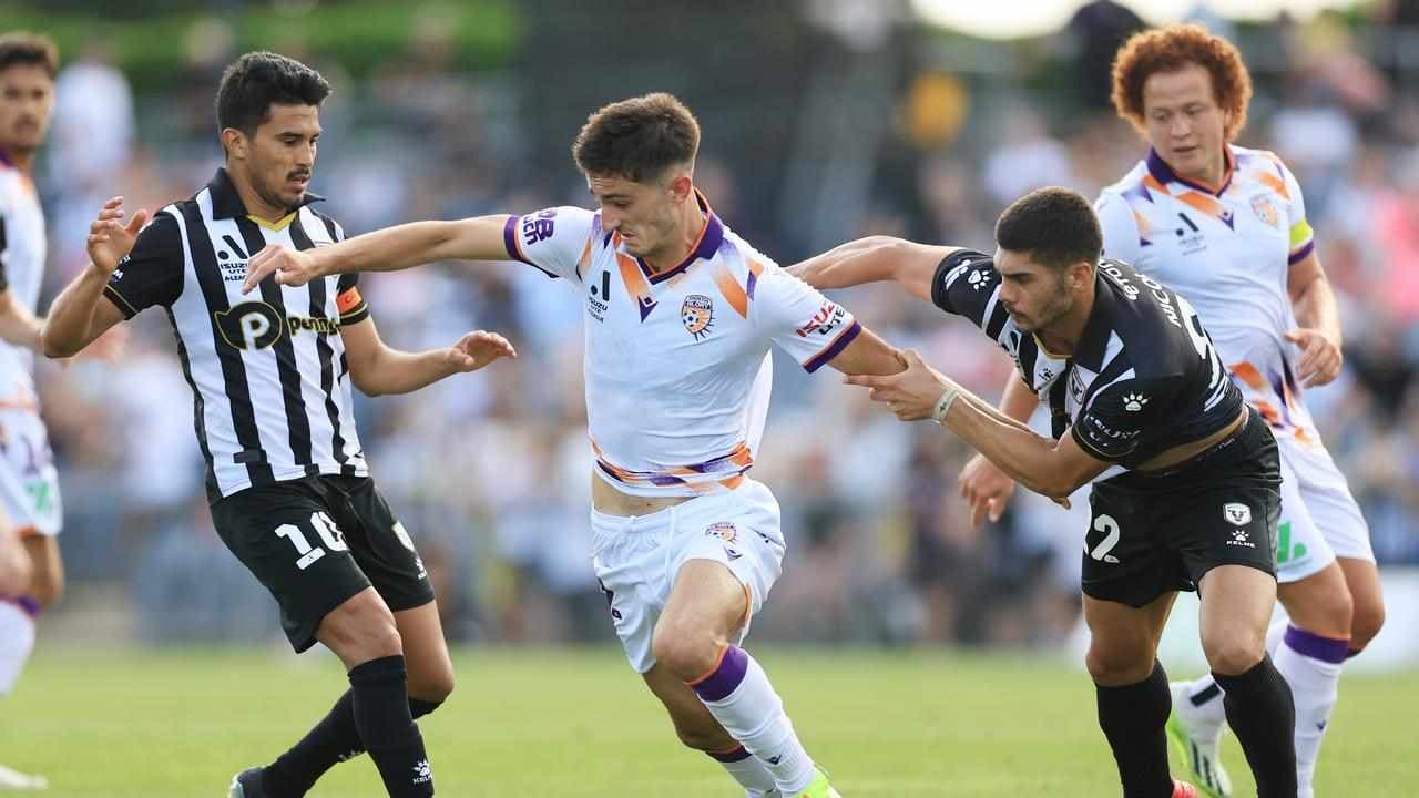 Added-time goal salvages Glory ALM point at Macarthur