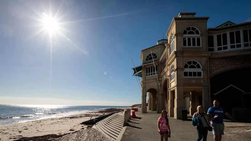 Western Australia bakes as scorching heatwave continues