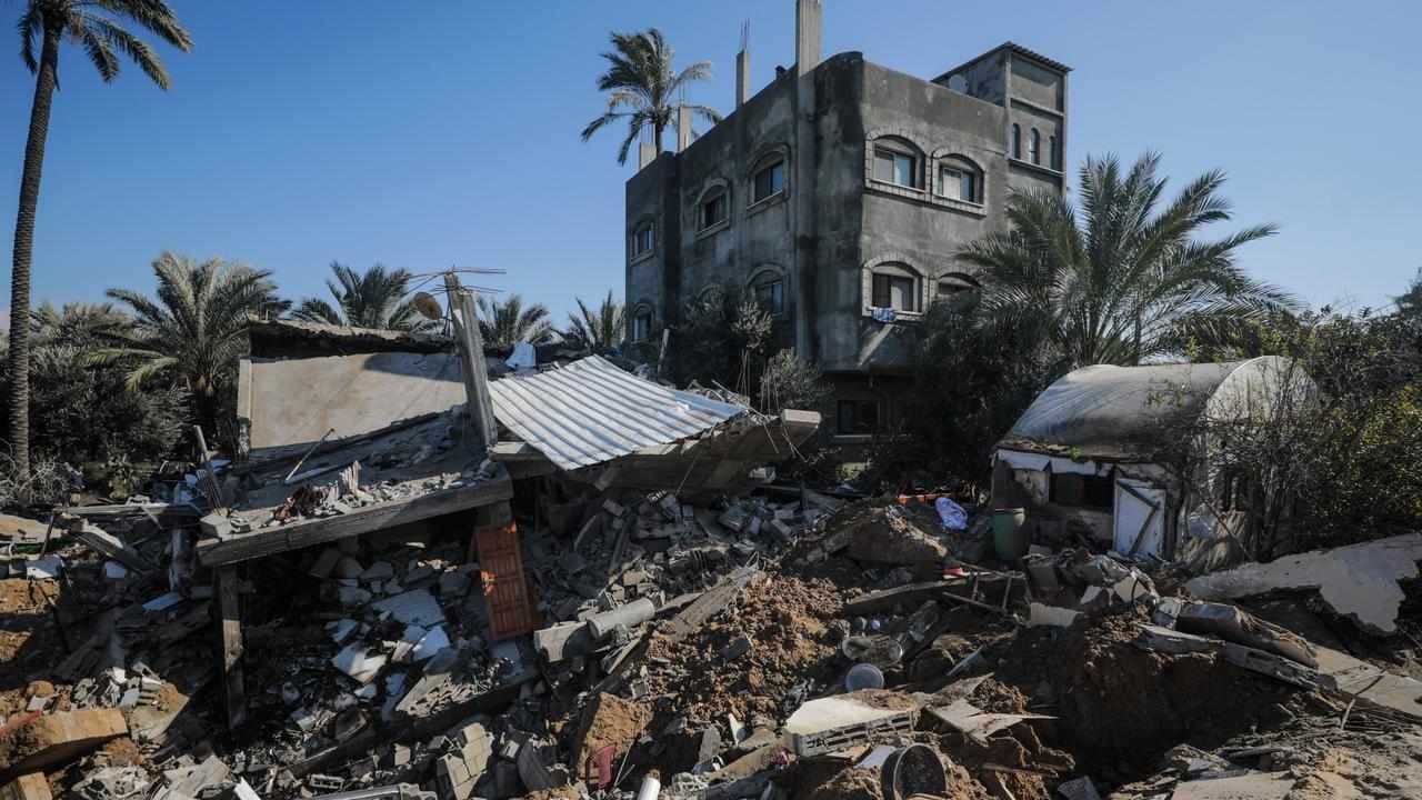 Israel keeps pressure on last two refugee cities