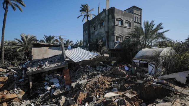 Israel keeps pressure on last two refugee cities