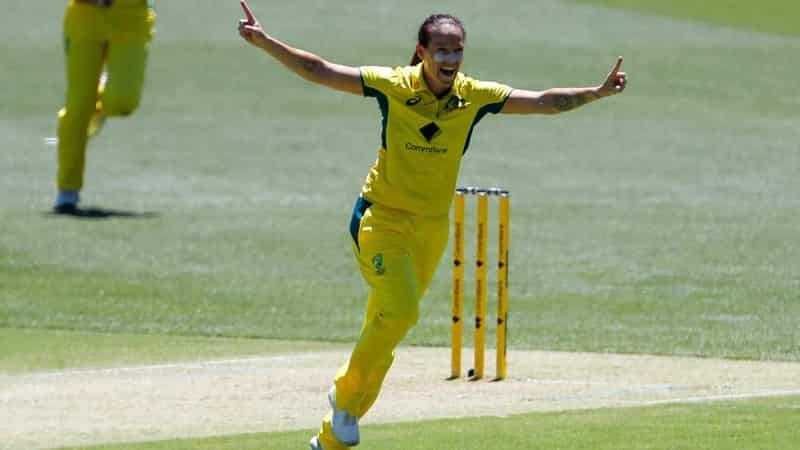 Schutt sets tone as Aussie women thump Proteas in ODI