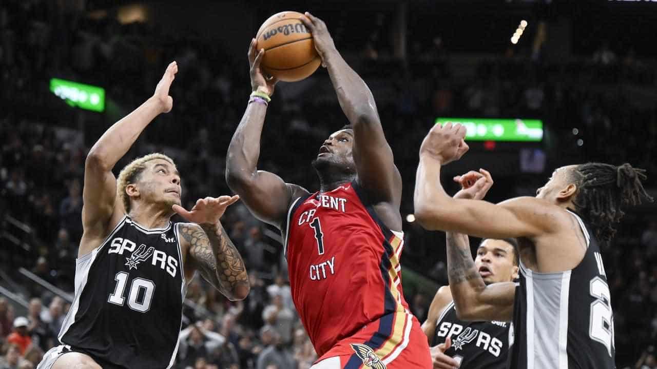 Zion comes up clutch as Pelicans hold off Spurs in NBA