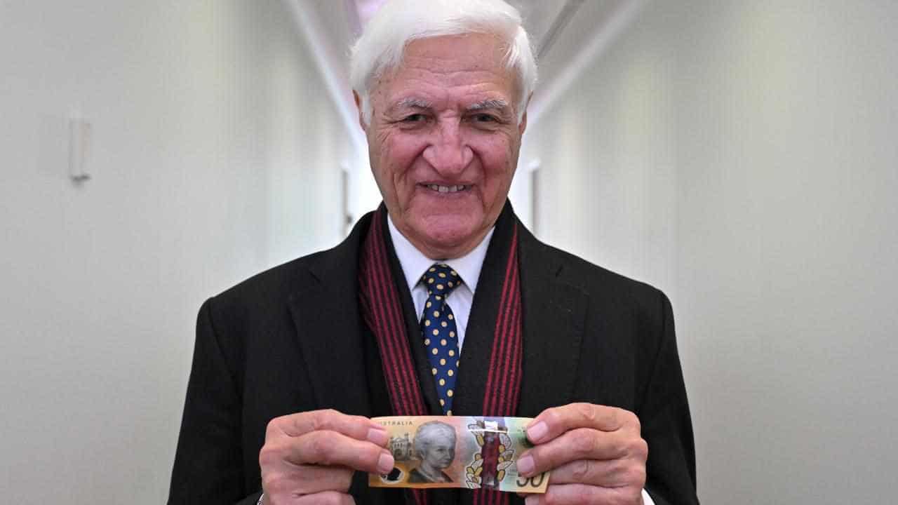 Katter wrong with claim cafe can’t refuse cash