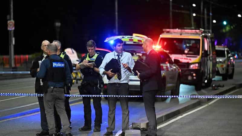 Man shot after confronting police on Melbourne bridge