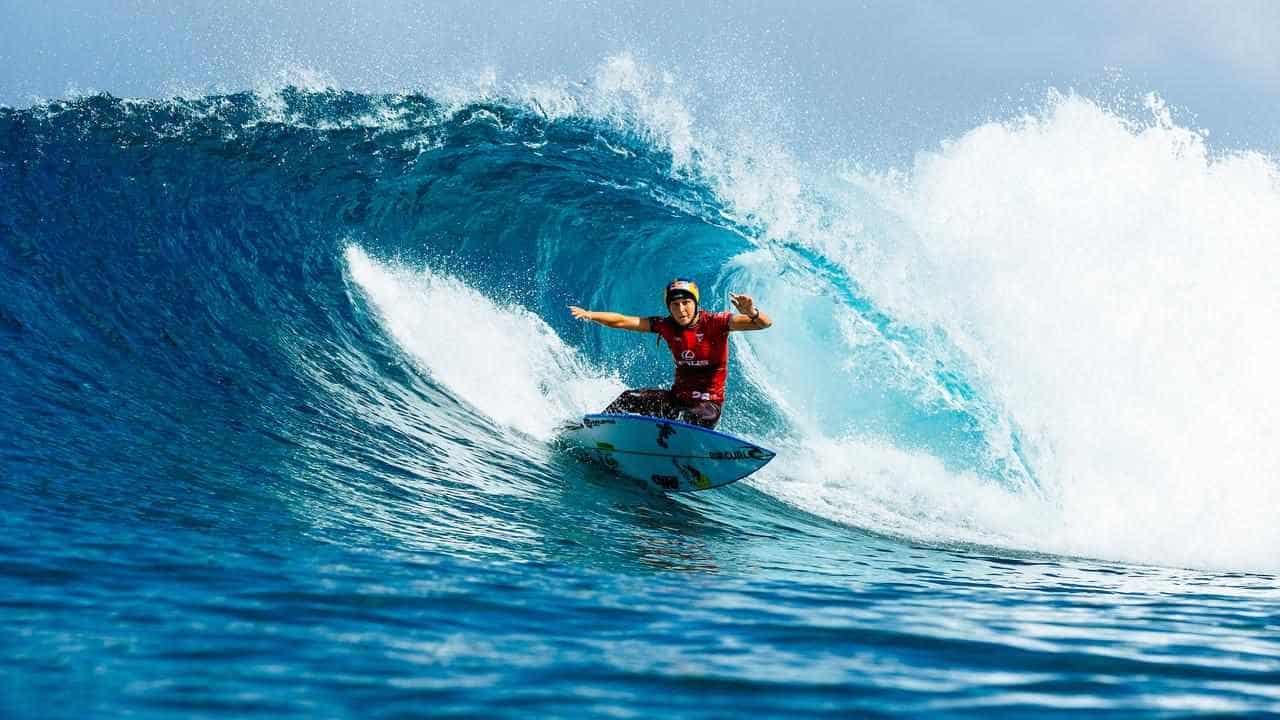 Picklum soars as big names fall at Banzai Pipeline