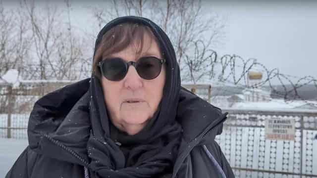 Navalny's mother files lawsuit, demands release of body