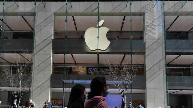 Apple steers away from electric car project, towards AI