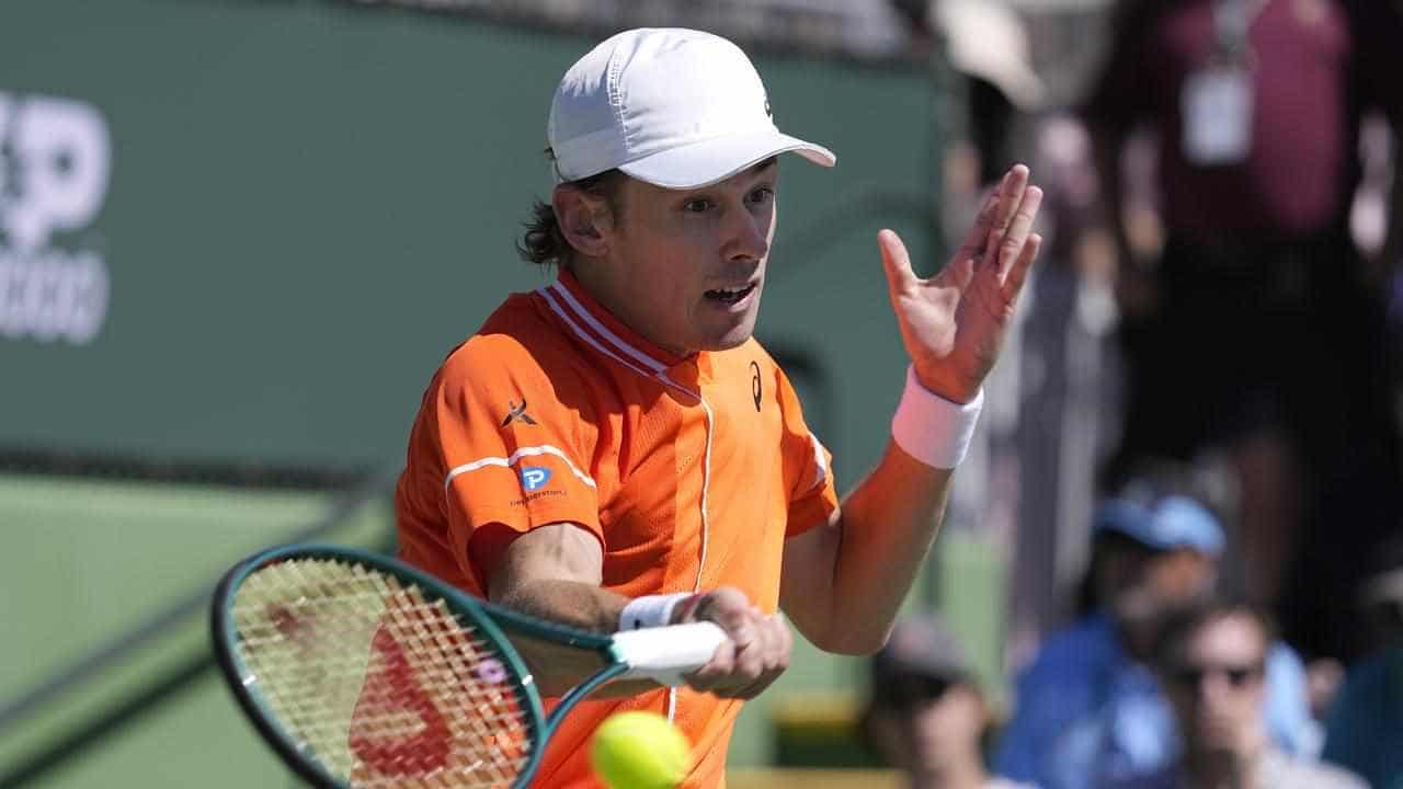 De Minaur keeps Australian hopes alive in California