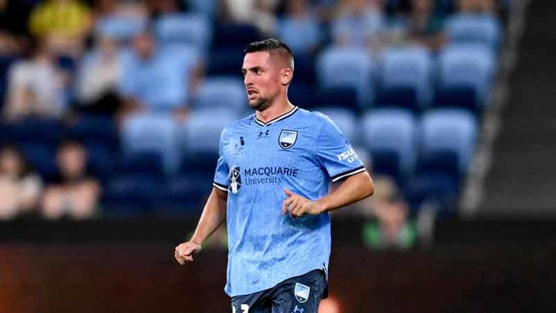 Ten-man Sydney FC claim hard-earned ALM Roar draw