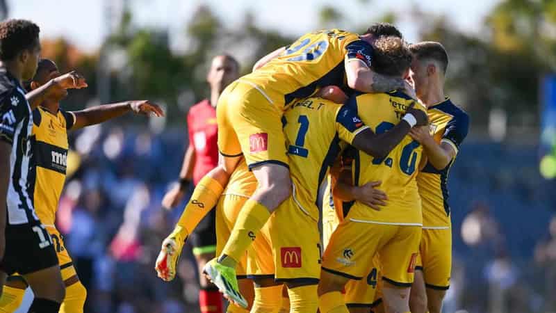 Socceroos hopeful Nisbet leads ALM Mariners past Bulls