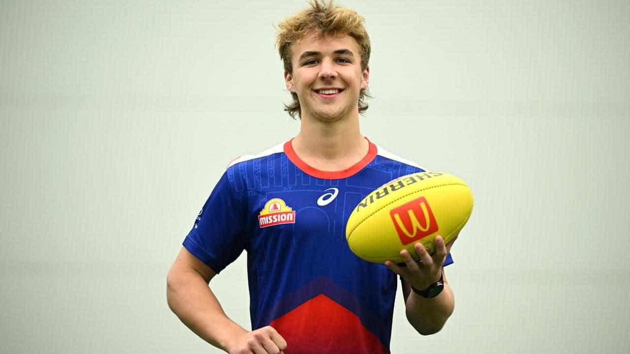 Dogs coach Beveridge lauds draftee Sanders