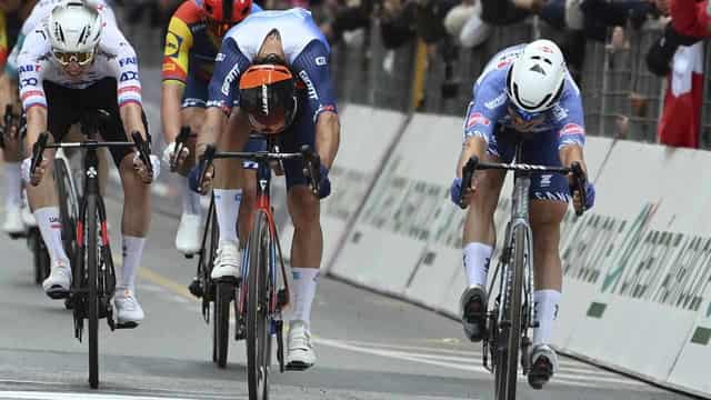 Matthews pipped in agonising finish to Milan-Sanremo