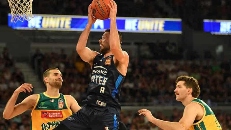 Melbourne crush JackJumpers in NBL title series opener