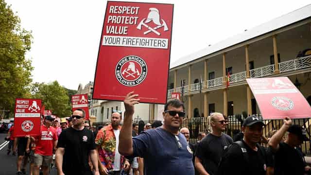 Sirens wail at parliament as firies fight for new deal