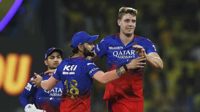 Green, Maxwell suffer loss with Bengaluru in IPL launch