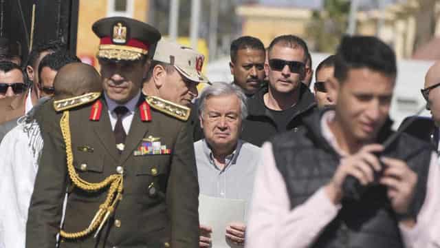 UN chief visits Gaza border in plea for ceasefire