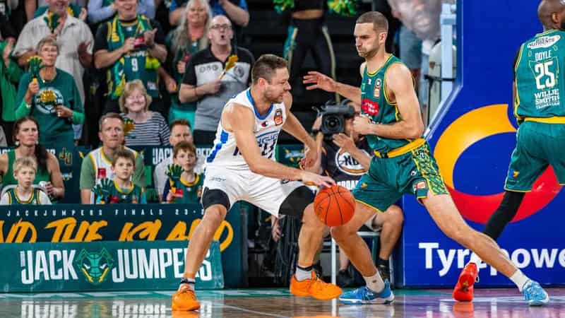 United pip JackJumpers, force NBL championship decider