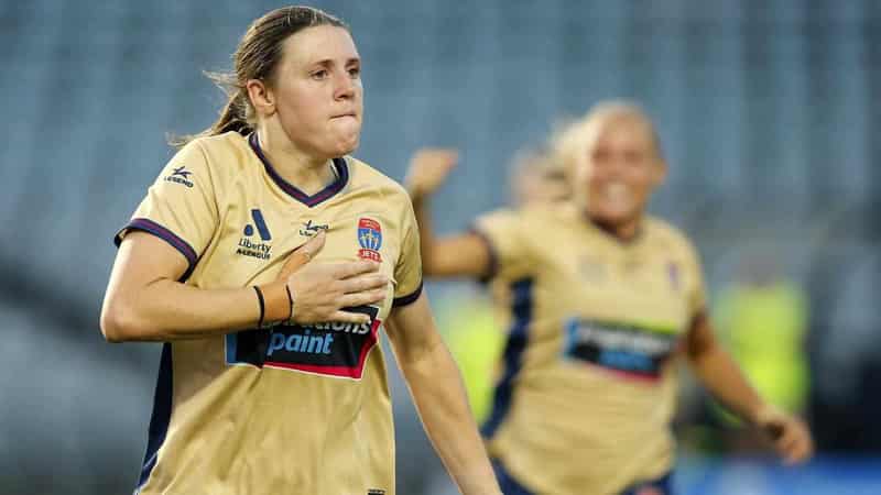 Newcastle rout Reds to keeps finals hopes alive