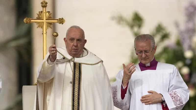 Pope calls for Gaza ceasefire in Easter address