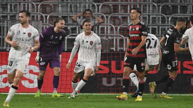 Massive Freke save fires Roar to 2-1 win over Wanderers