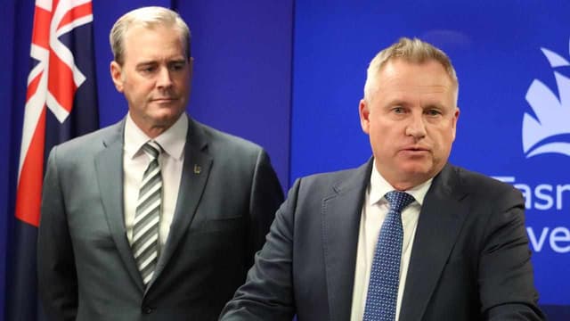 Lambie Network MPs formally back minority Liberals