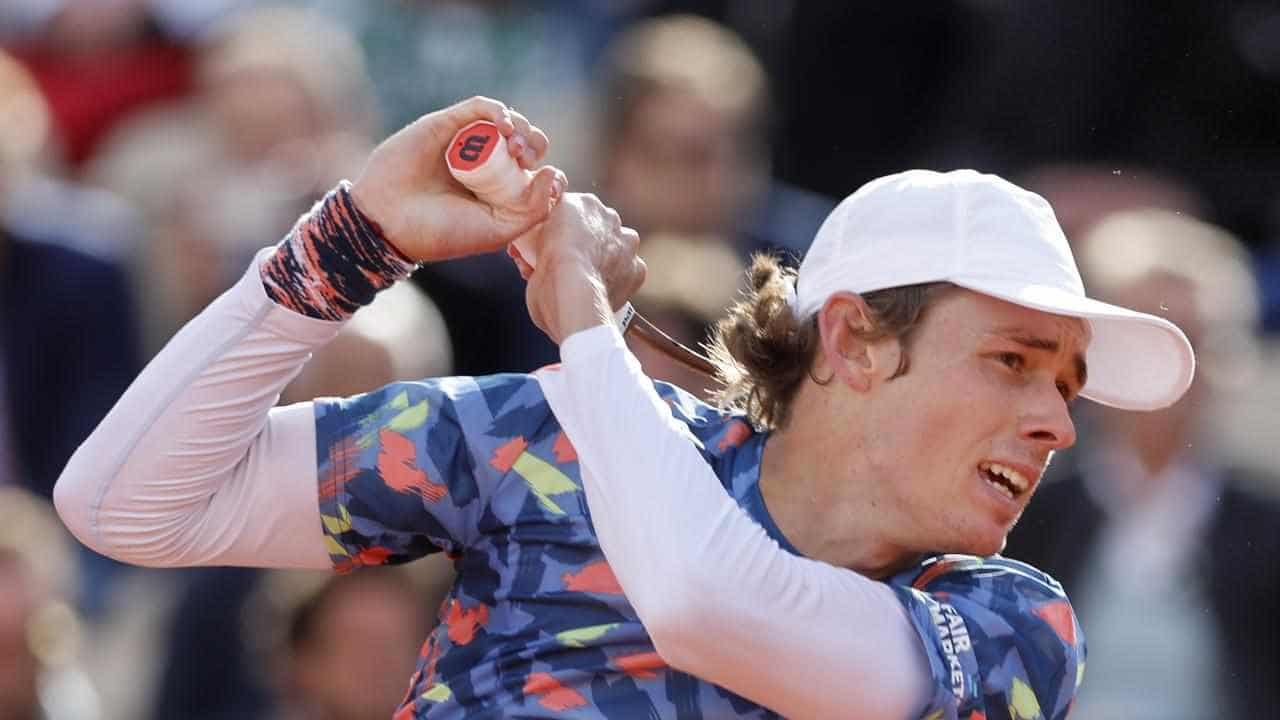 De Minaur sets up crack at Djokovic in Monte Carlo