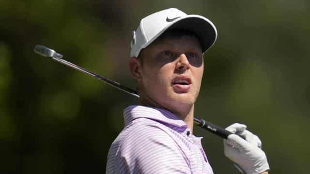 Davis rides roller-coaster to stay in Masters mix