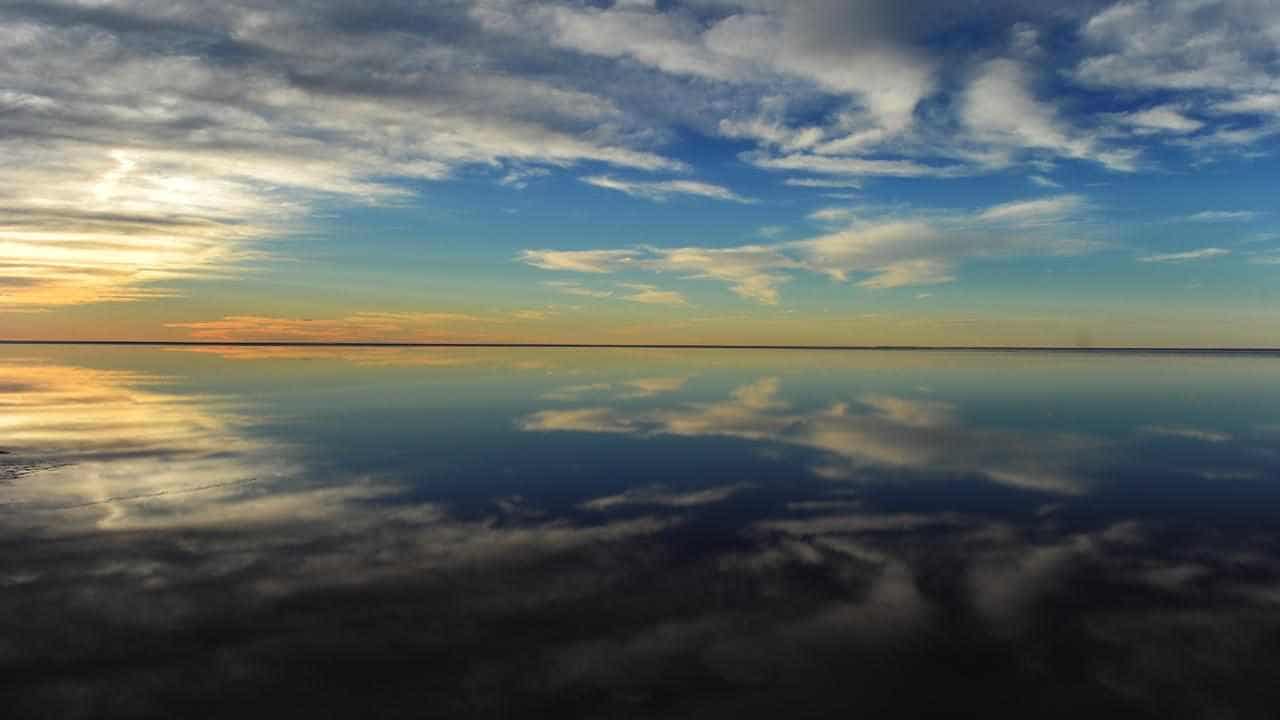 Tourist ban floated for Australia's biggest lake