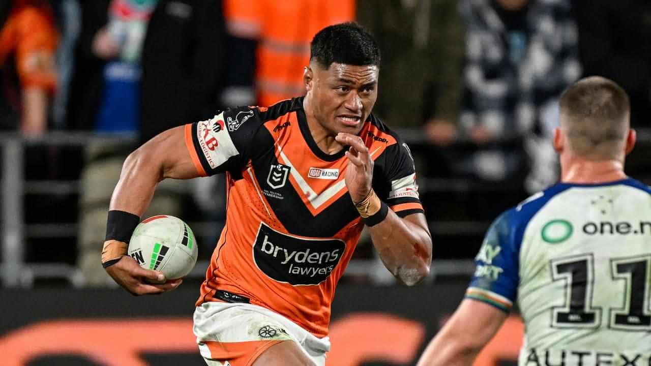 Benji shrugs off prowling Panthers' Utoikamanu interest