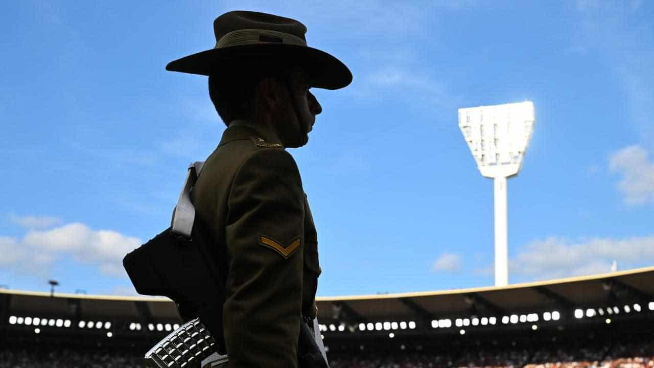 Derm shares big-game wisdom with Pies before Anzac Day