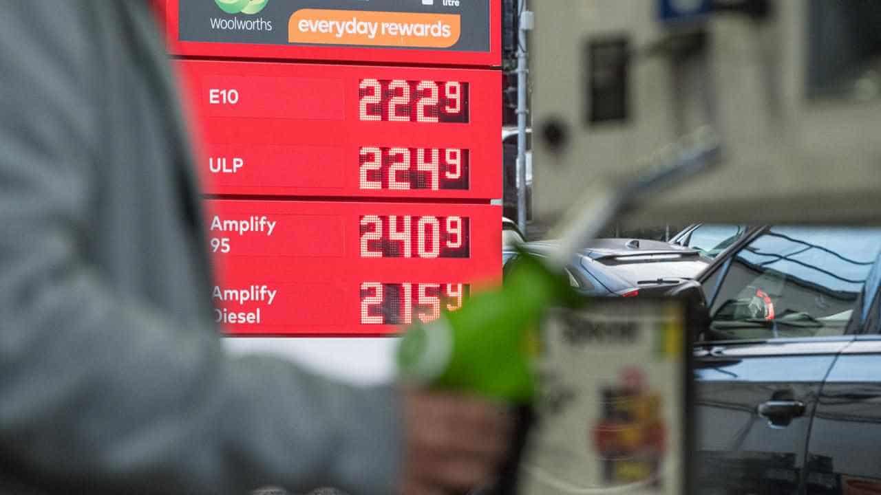 Fuel hits new high as oil and Aussie dollar diverge