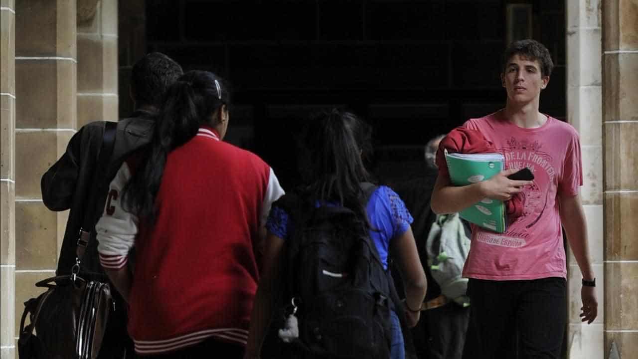 Lucky country no more: costs push foreign students away