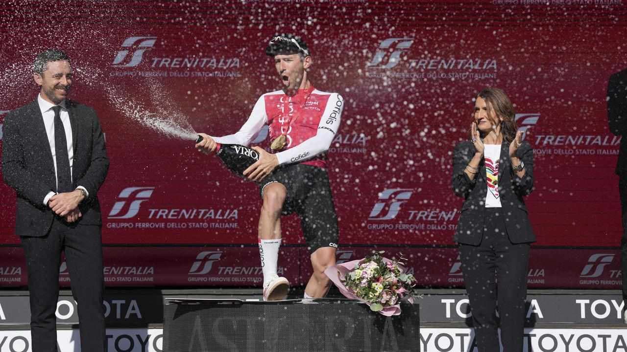 Welsford shines but Groves suffers in cycling sprints