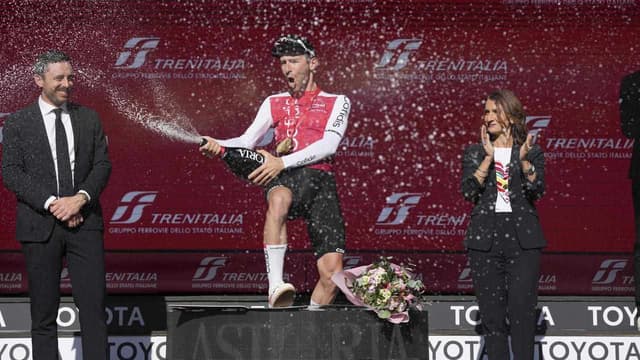 Welsford shines but Groves suffers in cycling sprints