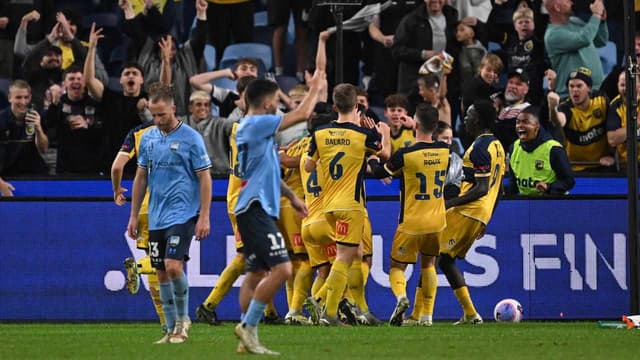 Mariners claim 2-1 ALM finals win over nine-man Sydney