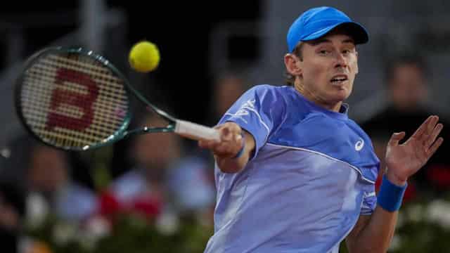 De Minaur keeps Australian hopes alive in Italian Open